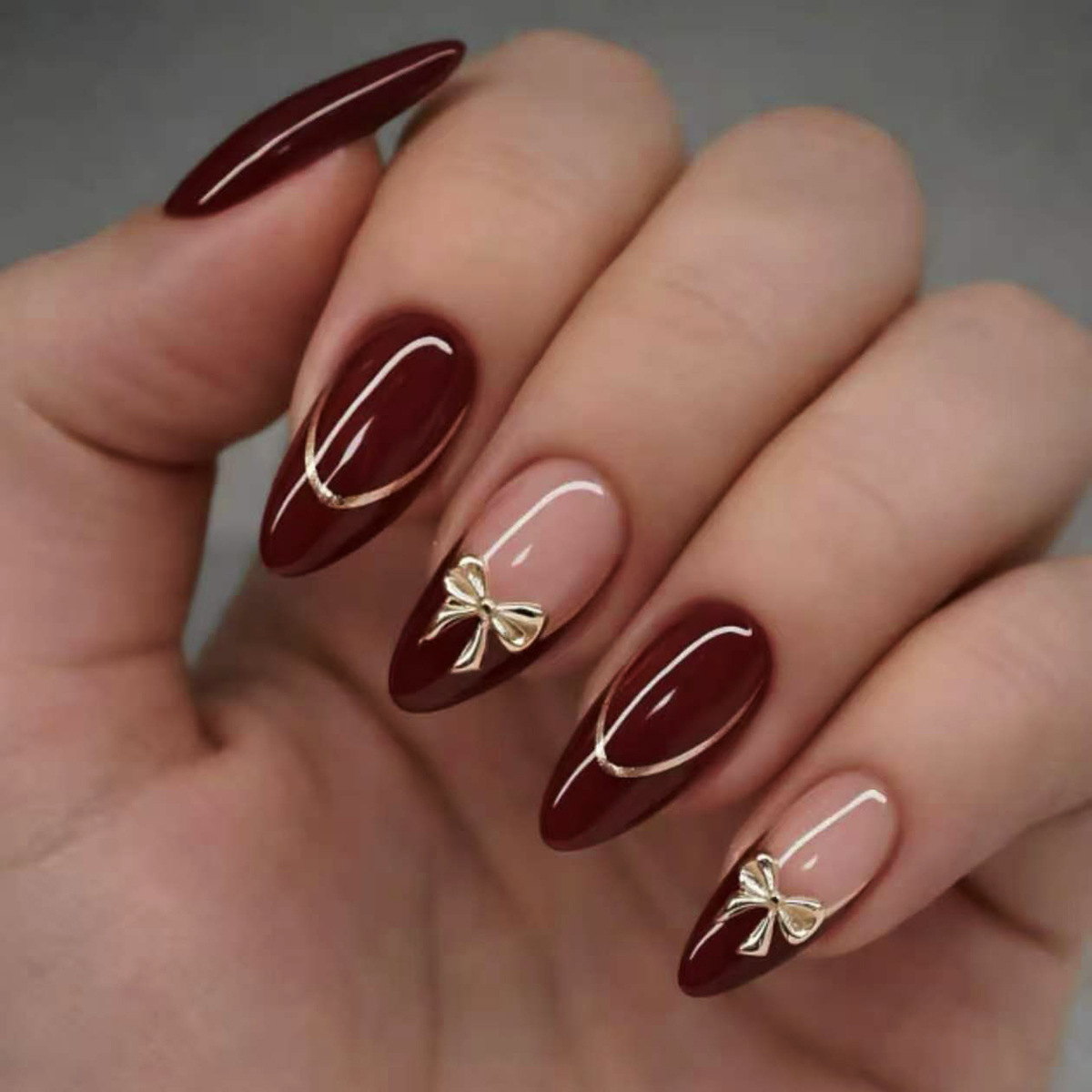 Nail Art Simple - 24 Stück Retro Weinrote Französische Mandel-Kunstnägel,