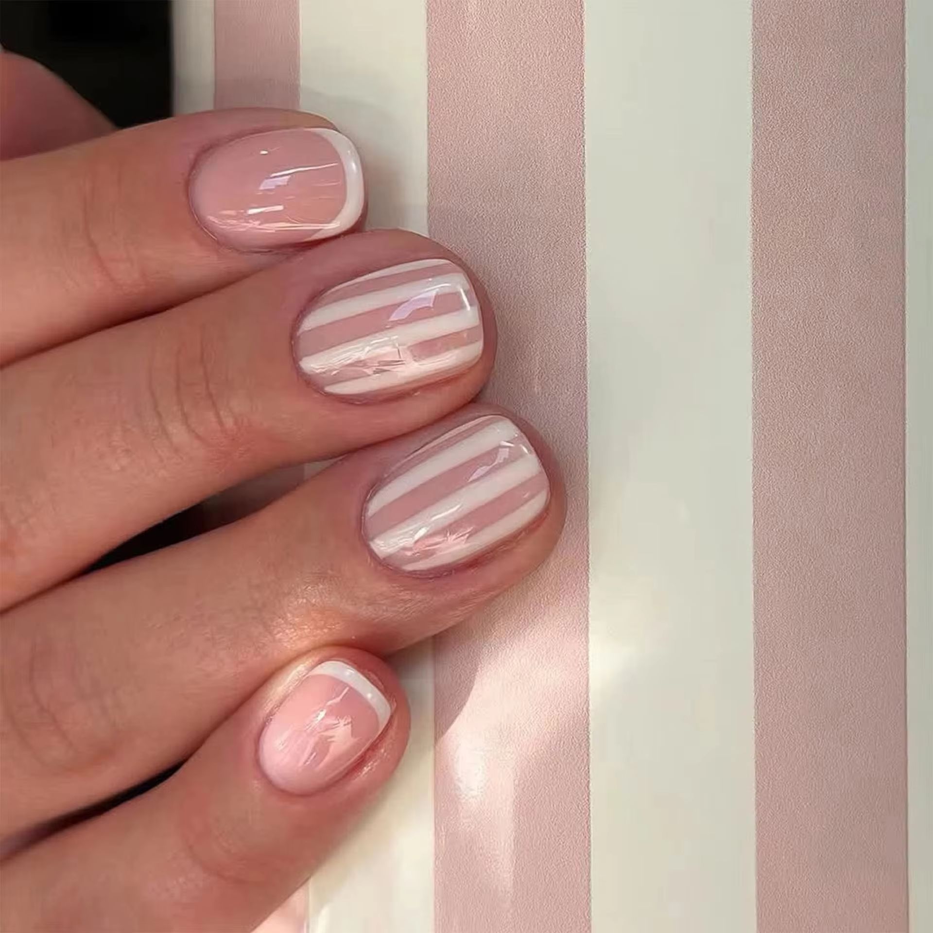 Nail Art Simple - 24 Stück Einfache Weiße French Press-on