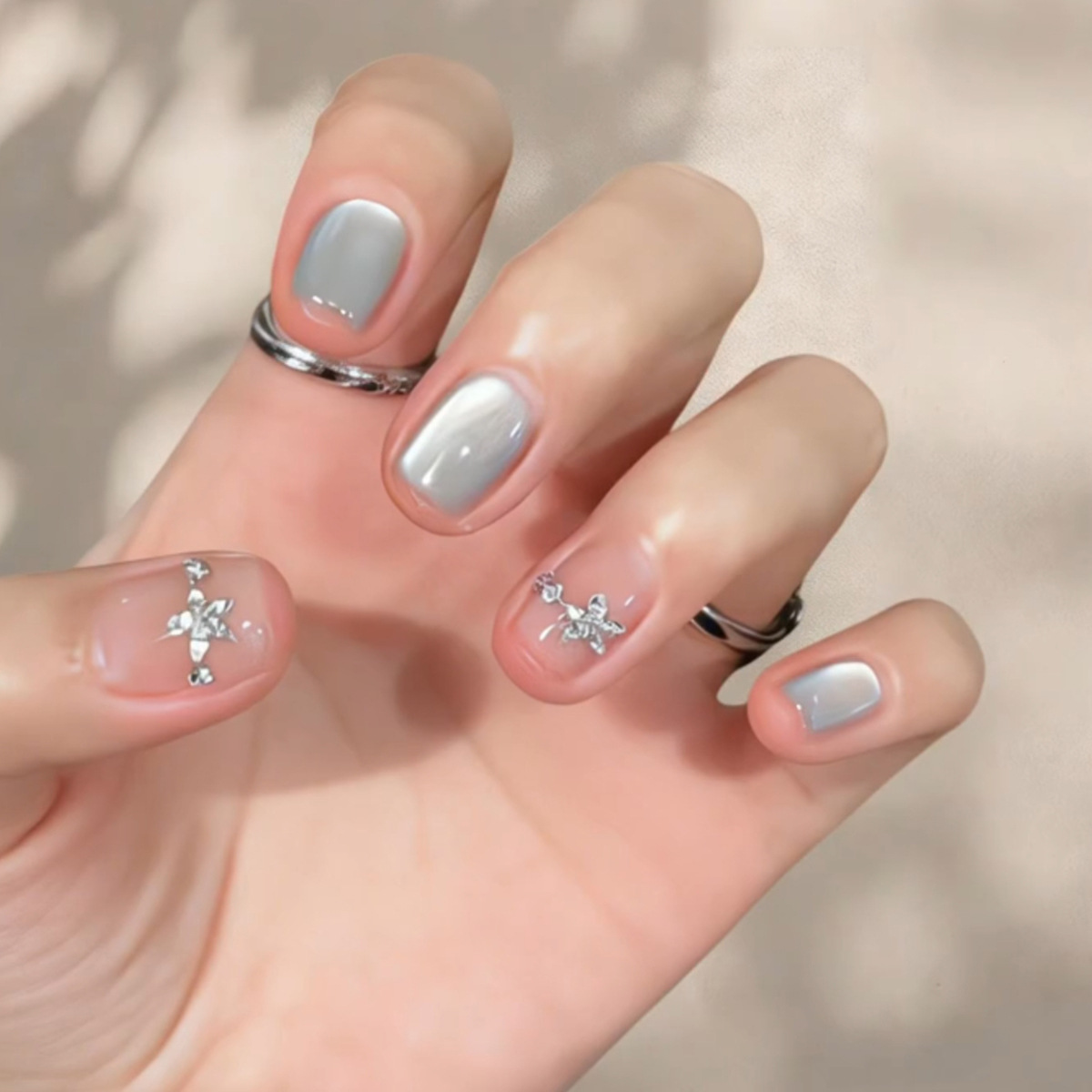 Nail Art Simple - 24 Stück Katzenaugen-Glitzer-Nagelspitzen mit Diamant-Blumen-Dekor, Nude